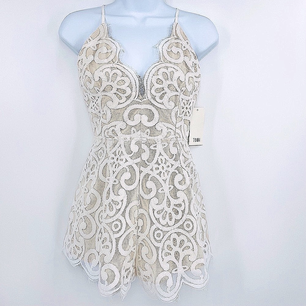 NWT Tobi Nude White Chantilly Lace Shorts Romper L